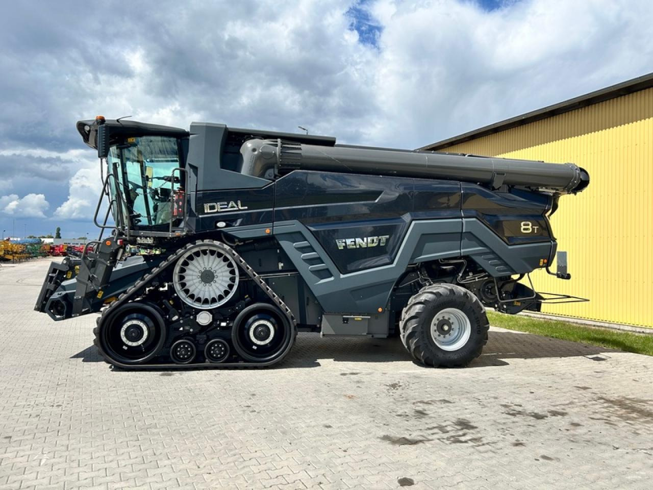 Fendt IDEAL 8 T JOYSTICK-LENKUNG - Combine harvester: picture 1 Fendt IDEAL 8 T JOYSTICK-LENKUNG - Combine harvester: picture 1
