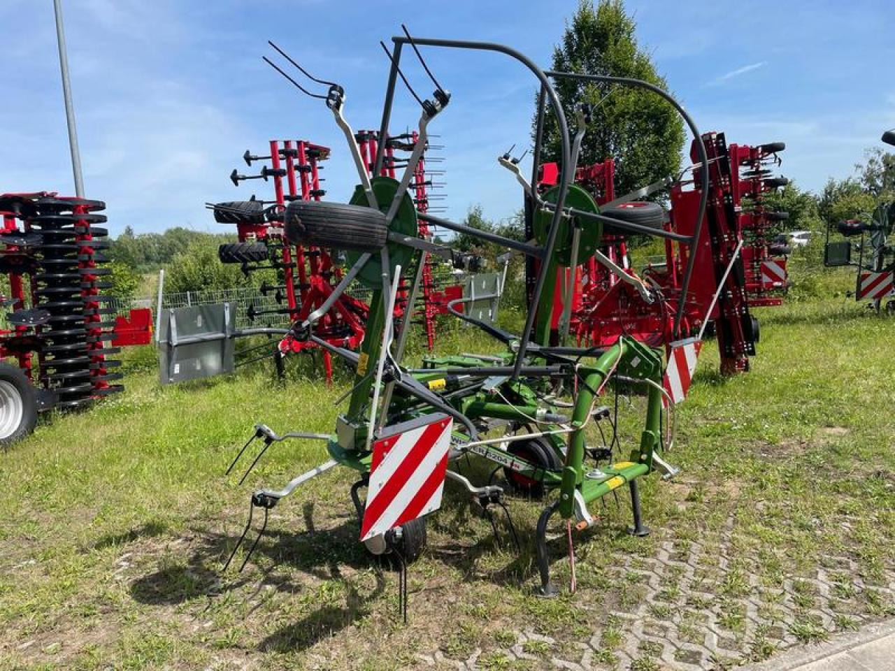 Fendt TWISTER 5204 AKTION - Tedder/ Rake: picture 4 Fendt TWISTER 5204 AKTION - Tedder/ Rake: picture 4