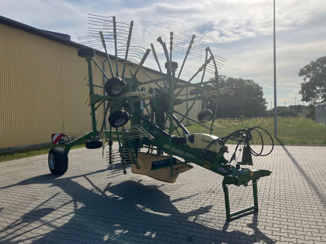 Krone TC880 - Tedder/ Rake: picture 4 Krone TC880 - Tedder/ Rake: picture 4