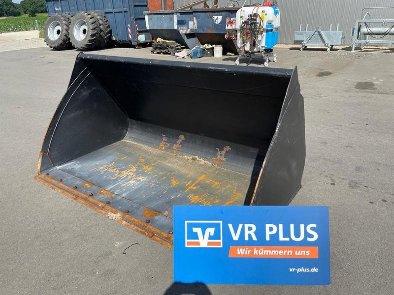 / LEICHTGUTSCHAUFEL NEW HOLLAND - Loader bucket: picture 1 / LEICHTGUTSCHAUFEL NEW HOLLAND - Loader bucket: picture 1