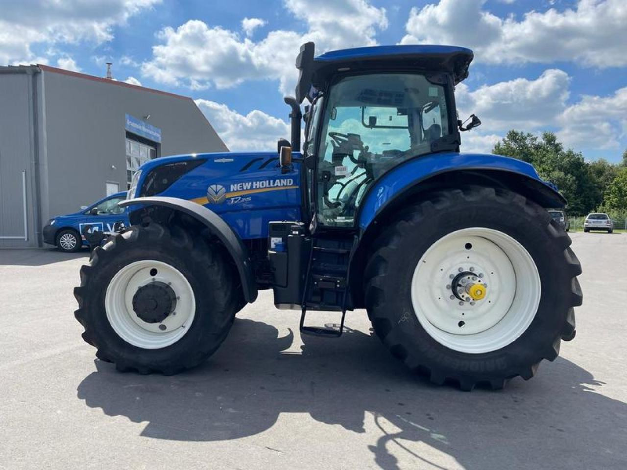 New Holland T 7.245 - Farm tractor: picture 2 New Holland T 7.245 - Farm tractor: picture 2