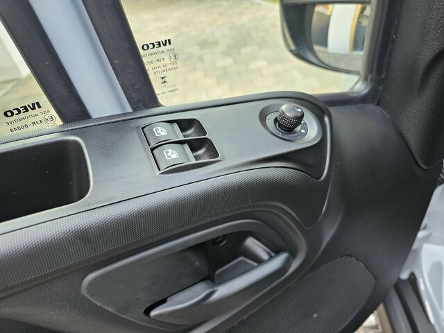 IVECO Daily 35S18HA8V DOKA Hi-Matic 12m³ 2xSchiebetür... - Panel van, Combi van: picture 2 IVECO Daily 35S18HA8V DOKA Hi-Matic 12m³ 2xSchiebetür... - Panel van, Combi van: picture 2