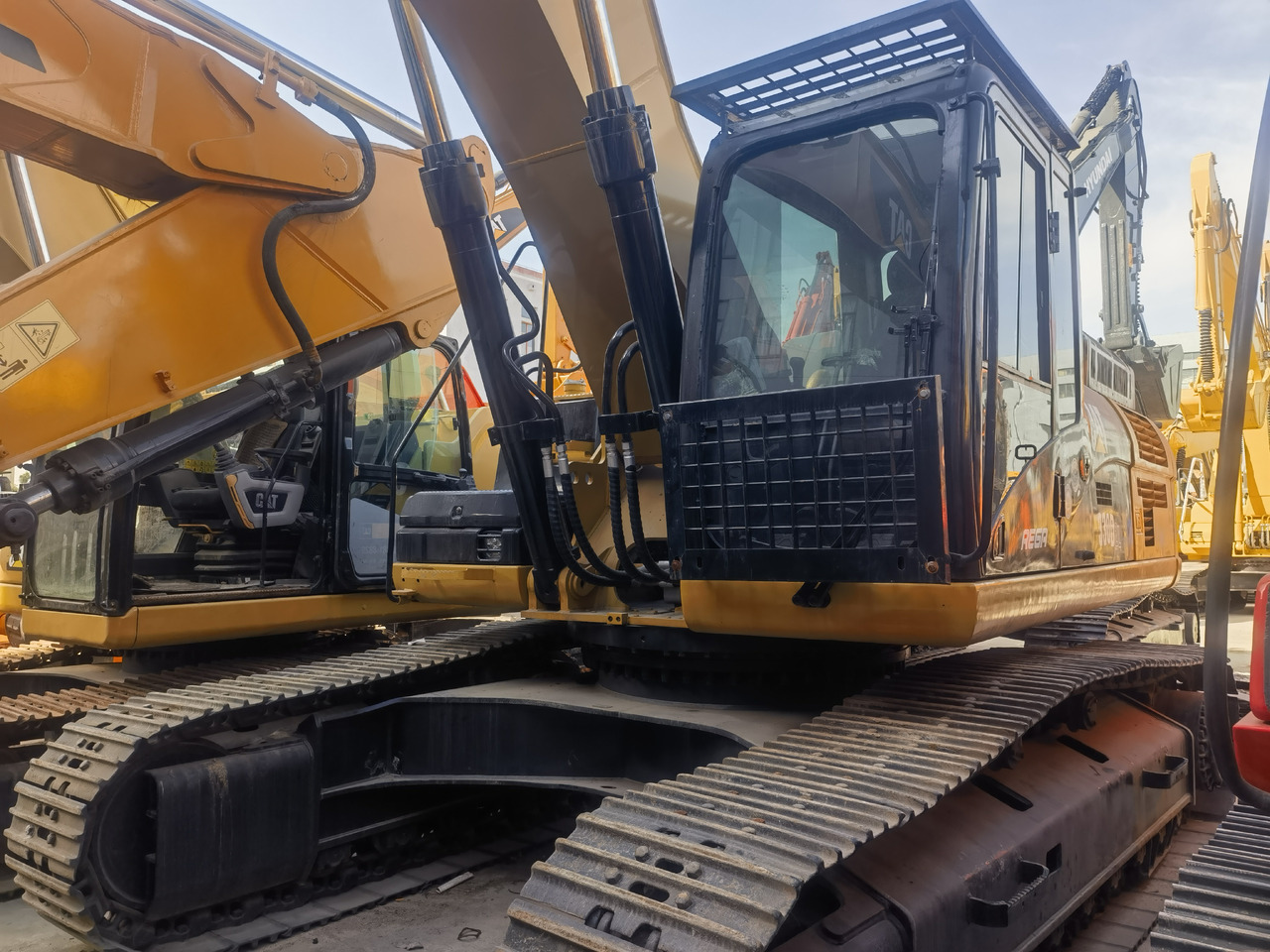 CAT 330D2L Excavator - Crawler excavator: picture 3 CAT 330D2L Excavator - Crawler excavator: picture 3