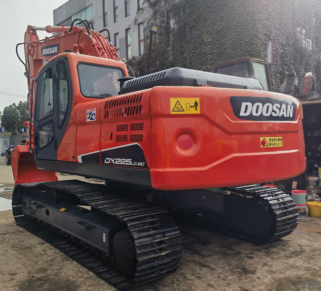 DOOSAN Doosan DX225LC Crawler excavator - Crawler excavator: picture 1 DOOSAN Doosan DX225LC Crawler excavator - Crawler excavator: picture 1
