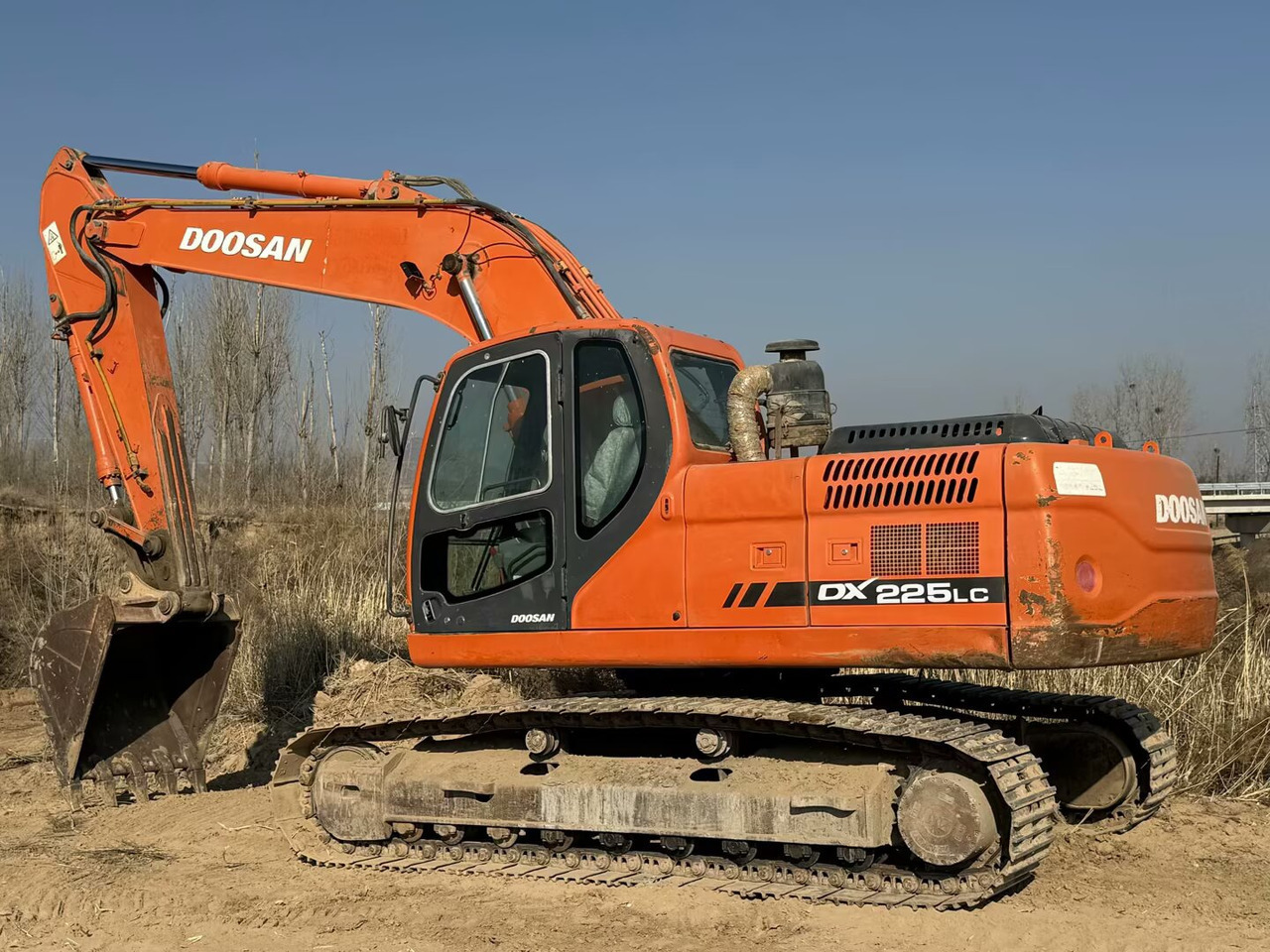 DOOSAN Doosan DX225LC Crawler excavator - Crawler excavator: picture 1 DOOSAN Doosan DX225LC Crawler excavator - Crawler excavator: picture 1