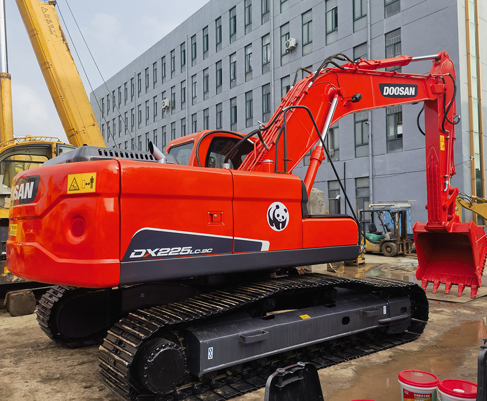 DOOSAN Doosan DX225LC Crawler excavator - Crawler excavator: picture 1 DOOSAN Doosan DX225LC Crawler excavator - Crawler excavator: picture 1