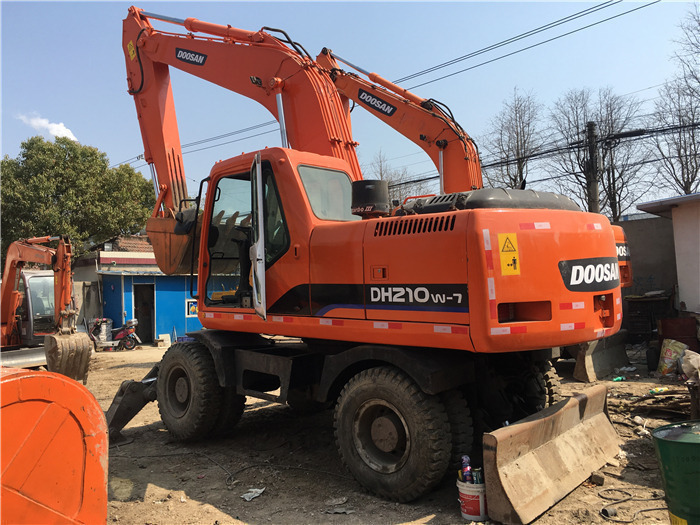 Doosan DH210w-7 wheel excavator - Wheel excavator: picture 1 Doosan DH210w-7 wheel excavator - Wheel excavator: picture 1