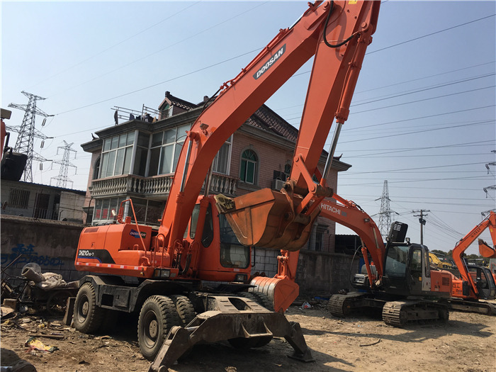 Doosan DH210w-7 wheel excavator - Wheel excavator: picture 3 Doosan DH210w-7 wheel excavator - Wheel excavator: picture 3