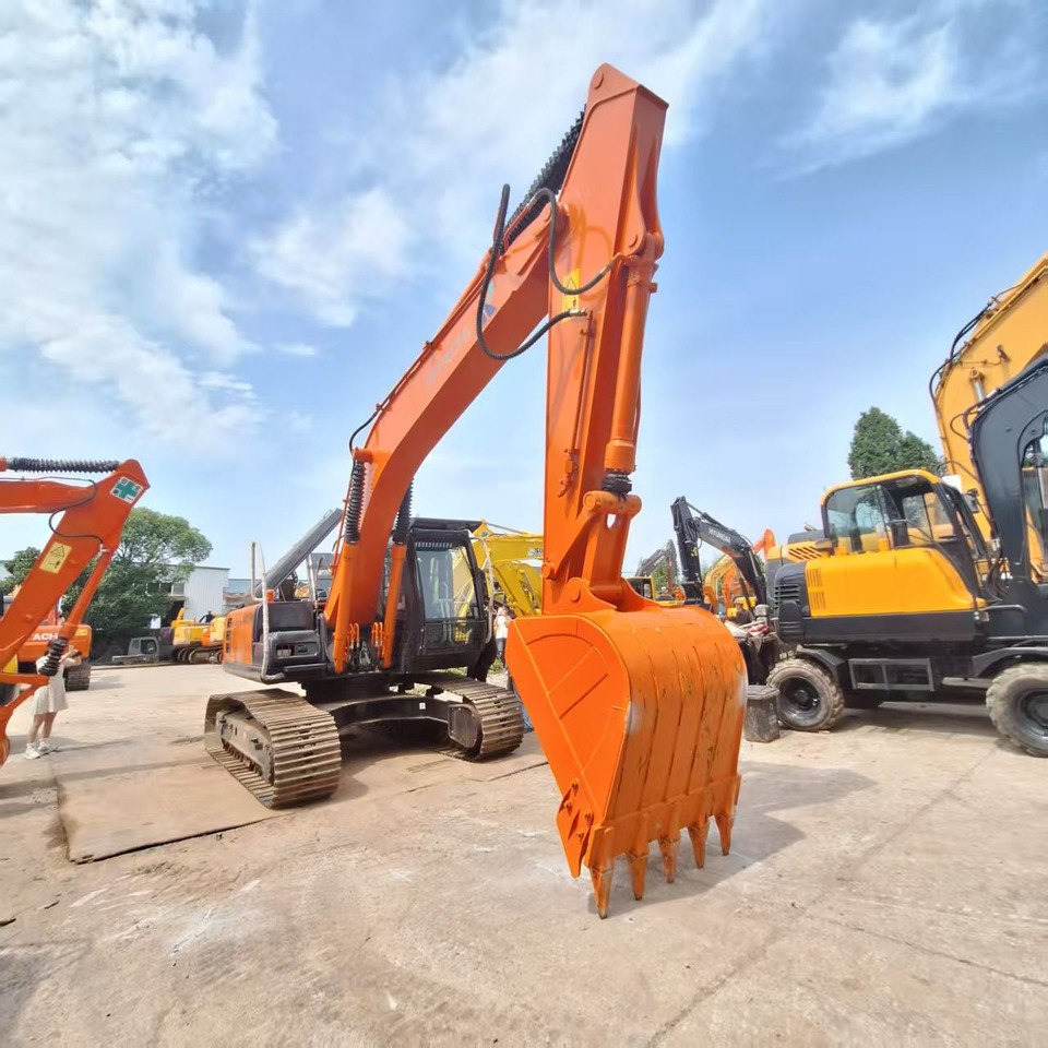 Hitachi ZX200-5g excavator - Excavator: picture 3 Hitachi ZX200-5g excavator - Excavator: picture 3