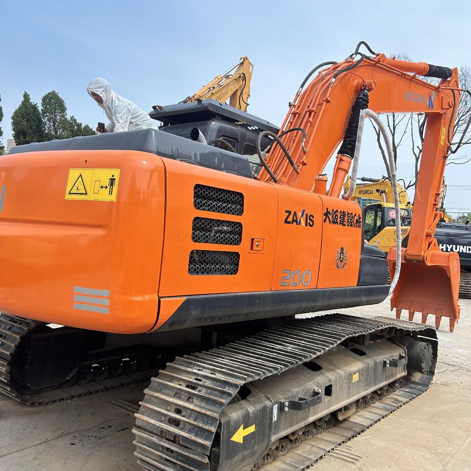 Hitachi ZX200-5g excavator - Excavator: picture 1 Hitachi ZX200-5g excavator - Excavator: picture 1