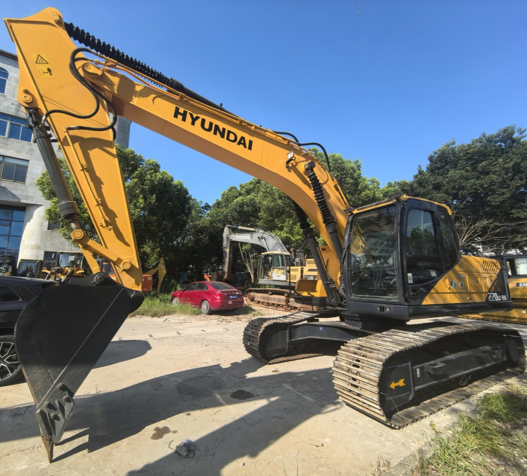 Hyundai 220lc-9s excavator - Wheel excavator: picture 1 Hyundai 220lc-9s excavator - Wheel excavator: picture 1