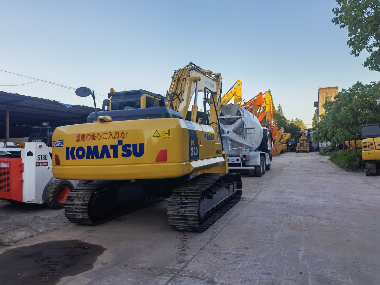 Komatsu PC 220-8 Excavator - Crawler excavator: picture 2 Komatsu PC 220-8 Excavator - Crawler excavator: picture 2