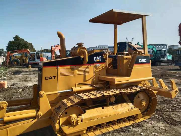 Original Japan Used Caterpillar D3C Crawler Bulldozer For sale - Bulldozer: picture 3 Original Japan Used Caterpillar D3C Crawler Bulldozer For sale - Bulldozer: picture 3