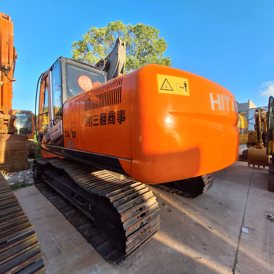 Second hand Hitachi ZX210 excavator - Excavator: picture 3 Second hand Hitachi ZX210 excavator - Excavator: picture 3