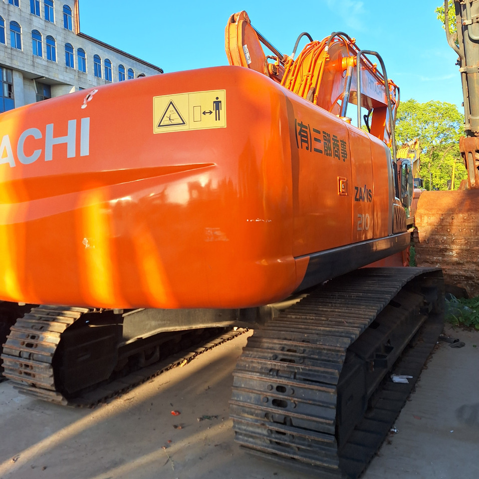 Second hand Hitachi ZX210 excavator - Excavator: picture 4 Second hand Hitachi ZX210 excavator - Excavator: picture 4
