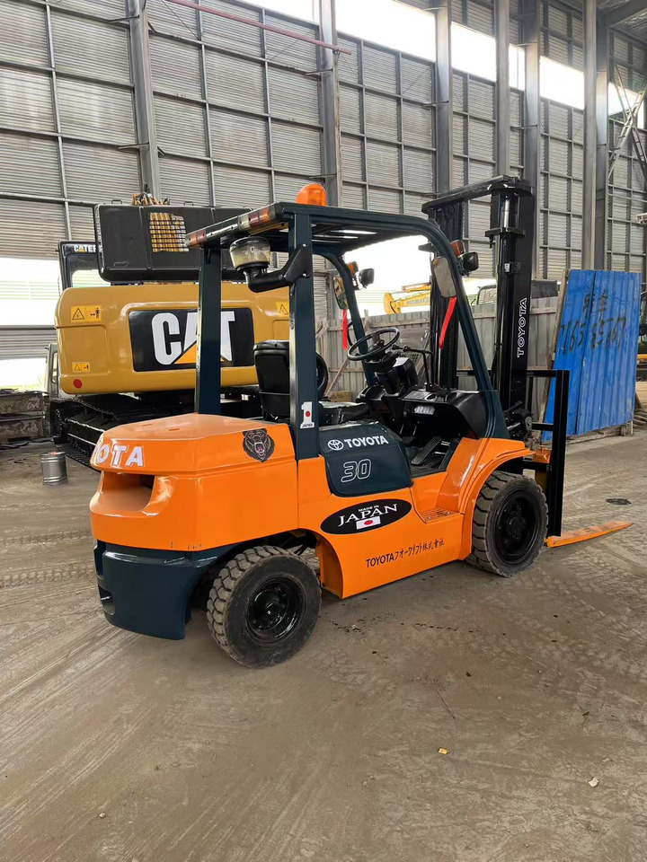 Toyota FD30 Forklift - Diesel forklift: picture 4 Toyota FD30 Forklift - Diesel forklift: picture 4