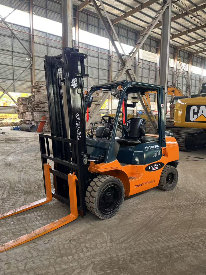 Toyota FD30 Forklift - Diesel forklift: picture 2 Toyota FD30 Forklift - Diesel forklift: picture 2