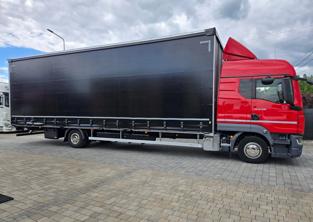 MAN TGL 12.250 - Curtainsider truck: picture 2 MAN TGL 12.250 - Curtainsider truck: picture 2