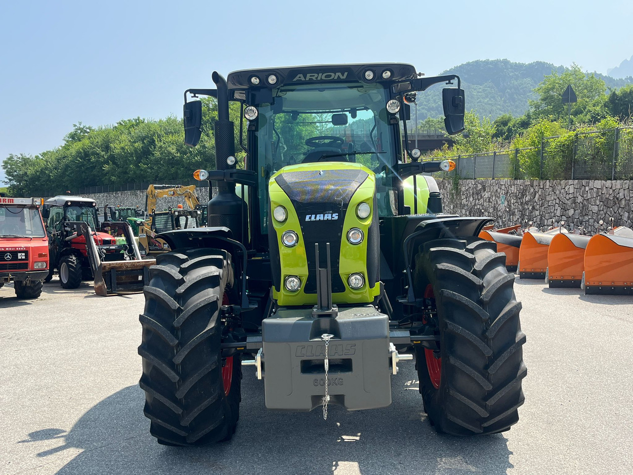 CLAAS ARION 630 - Farm tractor: picture 2 CLAAS ARION 630 - Farm tractor: picture 2