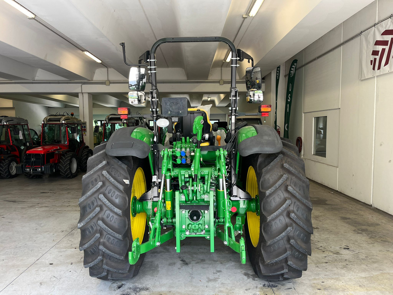 JOHN DEERE 5100 M - Farm tractor: picture 5 JOHN DEERE 5100 M - Farm tractor: picture 5