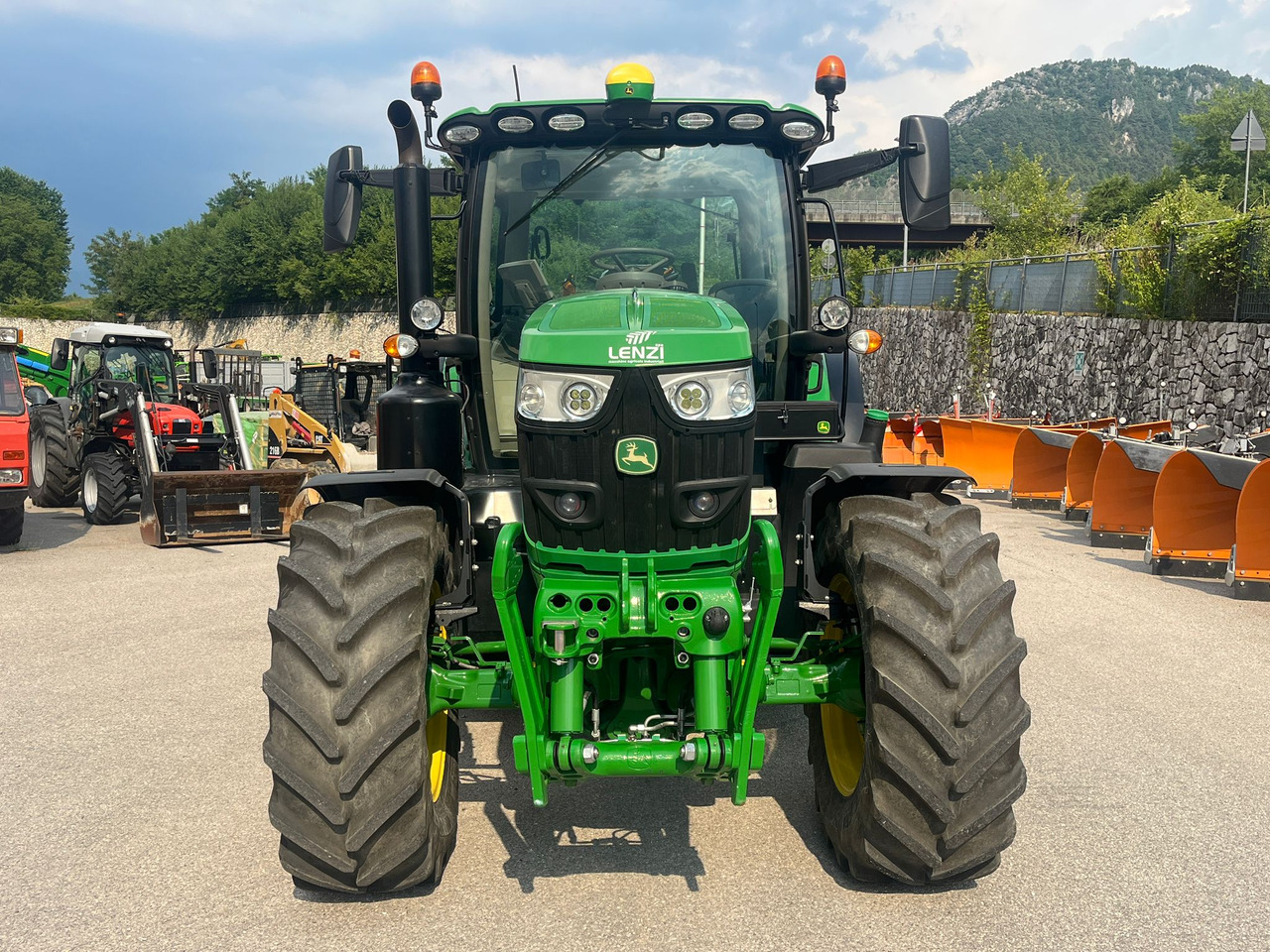 JOHN DEERE 6145 R - Farm tractor: picture 3 JOHN DEERE 6145 R - Farm tractor: picture 3