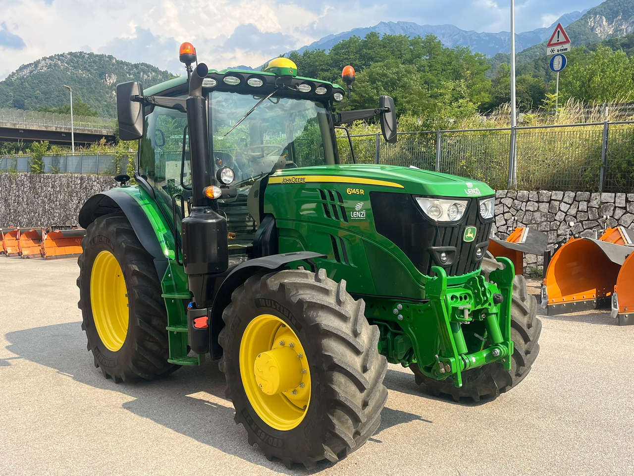 JOHN DEERE 6145 R - Farm tractor: picture 4 JOHN DEERE 6145 R - Farm tractor: picture 4