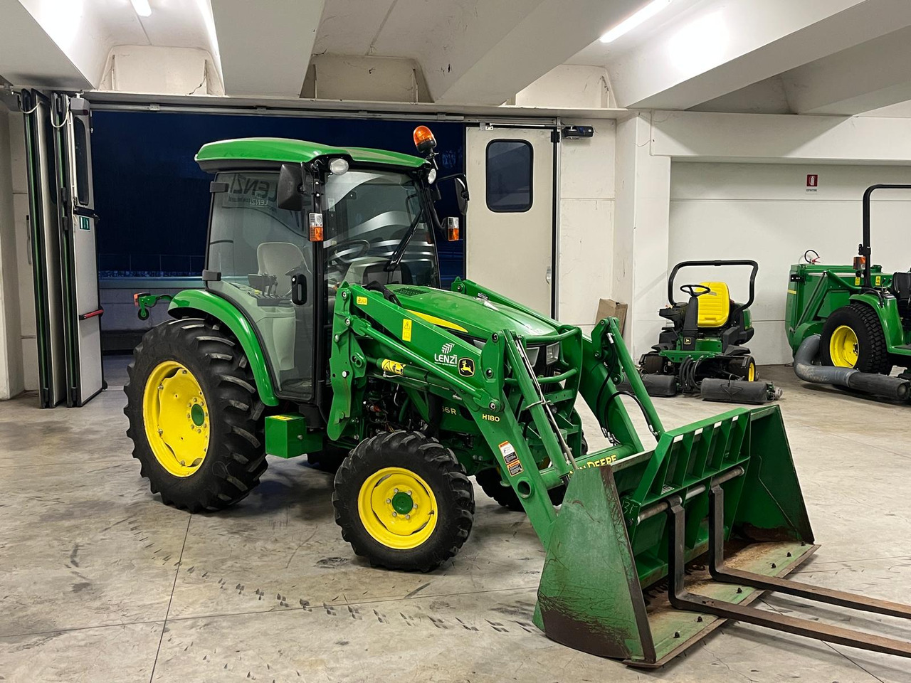 Farm tractor TRATTORE JOHN DEERE 4066 R ( IDROSTATICO ): picture 14