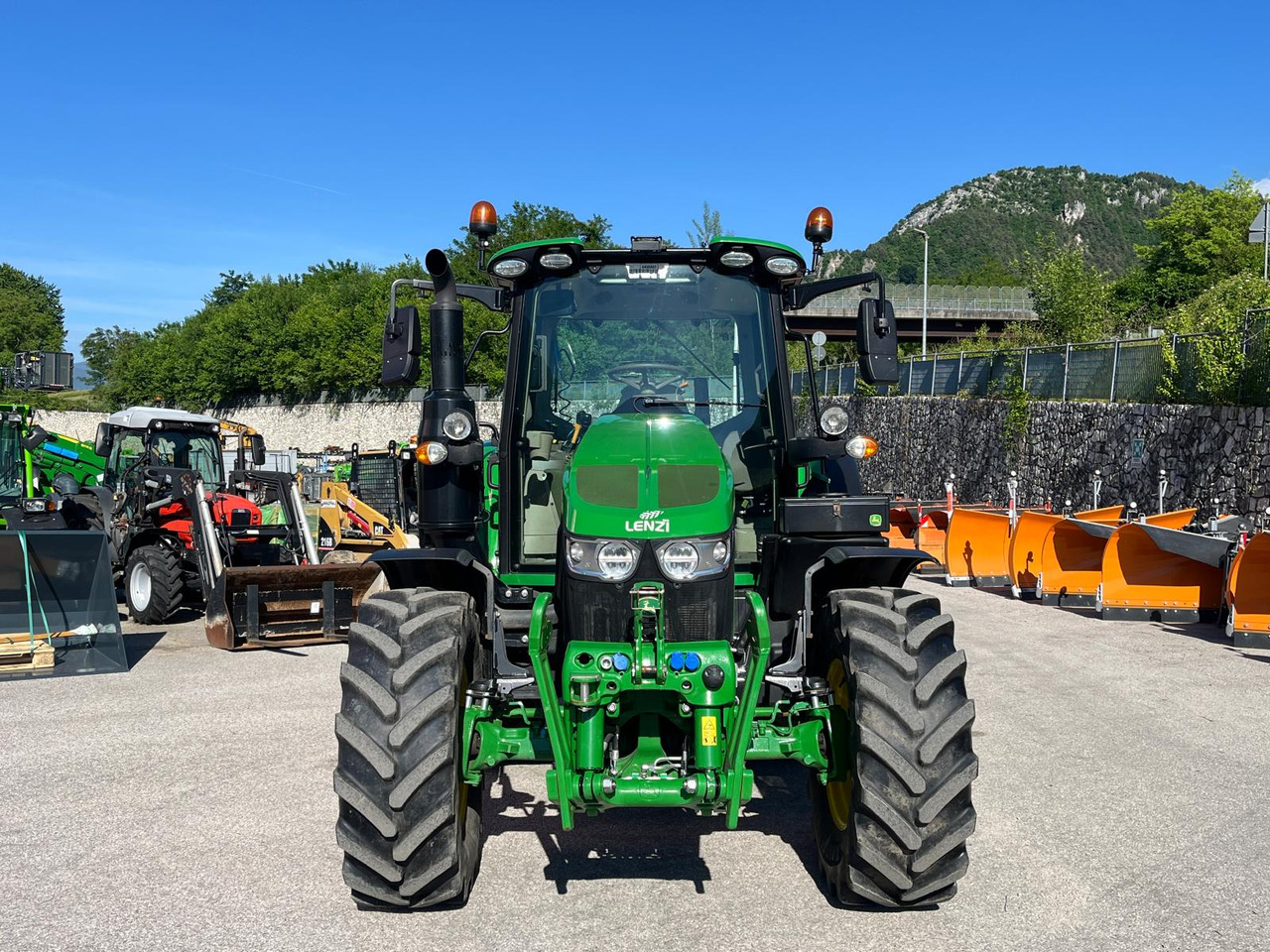 TRATTORE JOHN DEERE 6100M - Farm tractor: picture 3 TRATTORE JOHN DEERE 6100M - Farm tractor: picture 3
