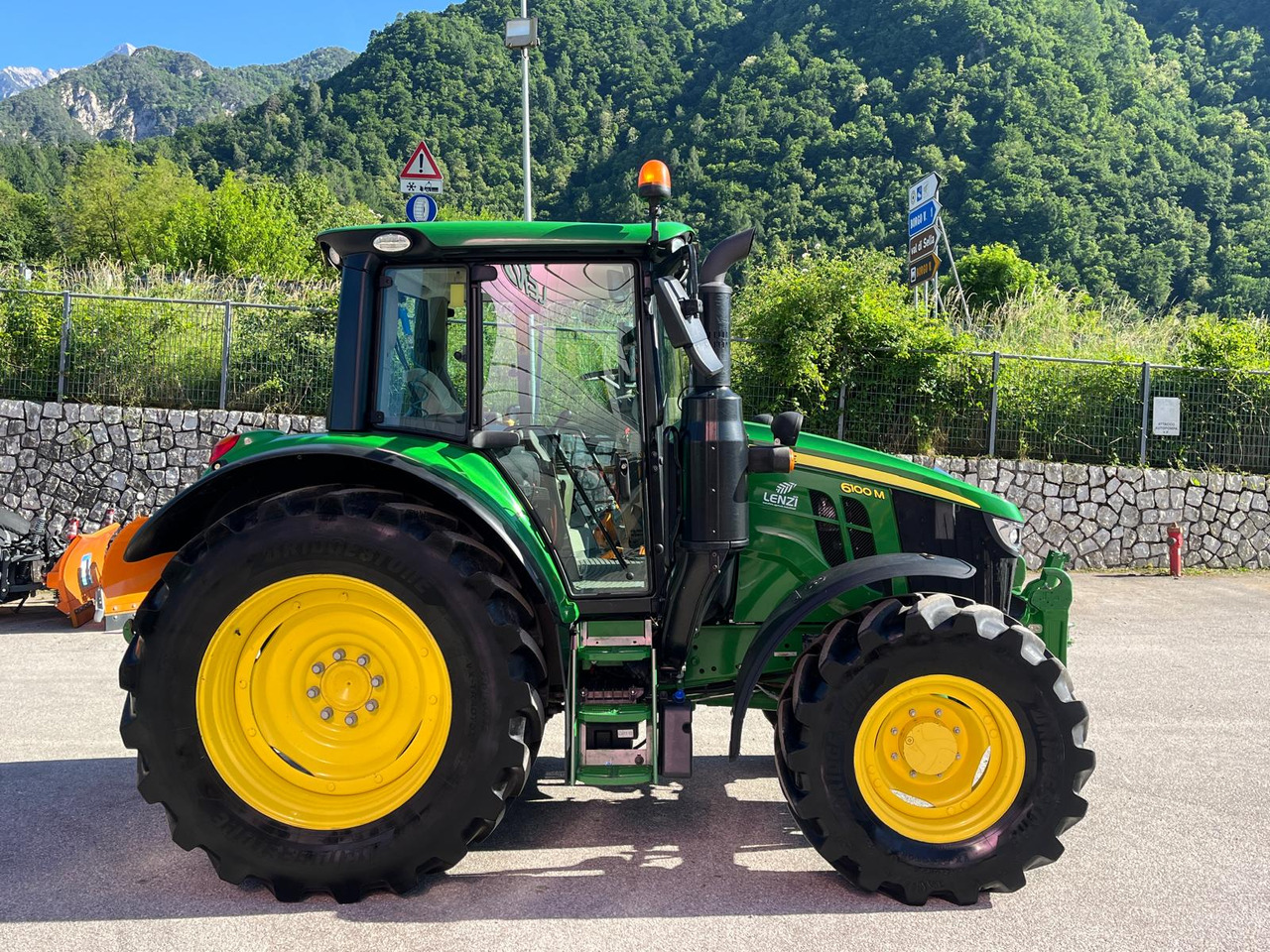 TRATTORE JOHN DEERE 6100M - Farm tractor: picture 5 TRATTORE JOHN DEERE 6100M - Farm tractor: picture 5