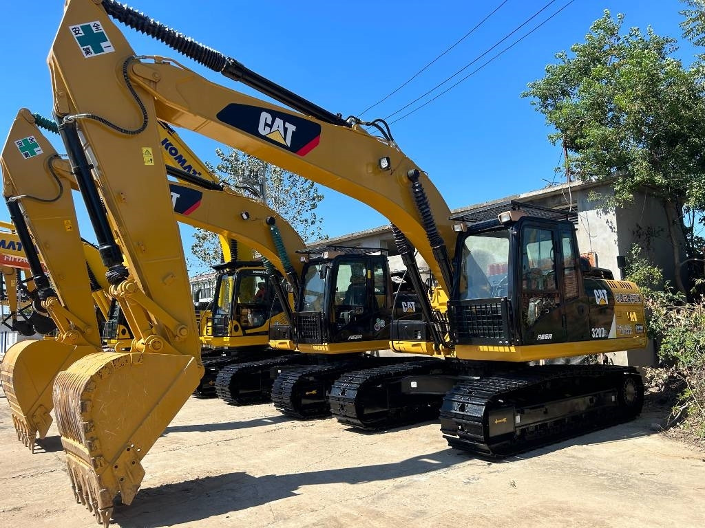 Crawler excavator CAT 320D2L: picture 6