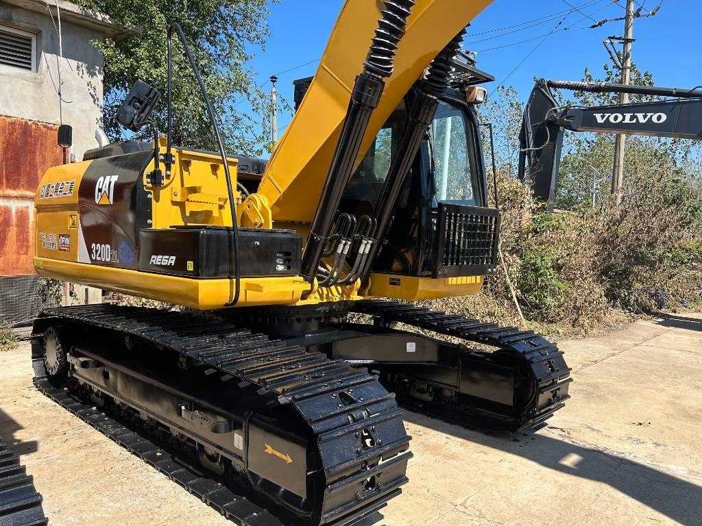 CAT 320D2L - Crawler excavator: picture 2 CAT 320D2L - Crawler excavator: picture 2