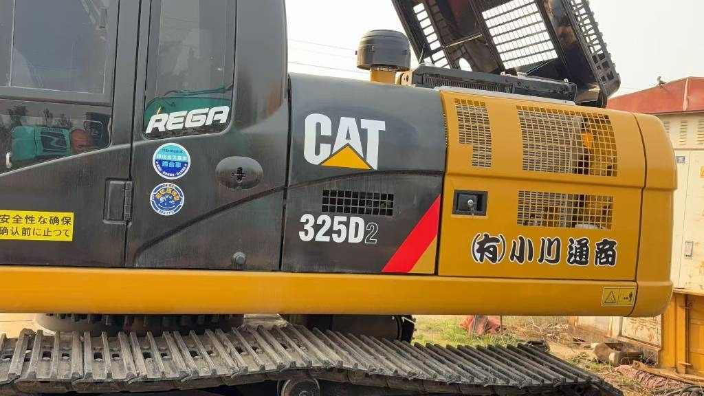 CAT 325 - Crawler excavator: picture 3 CAT 325 - Crawler excavator: picture 3