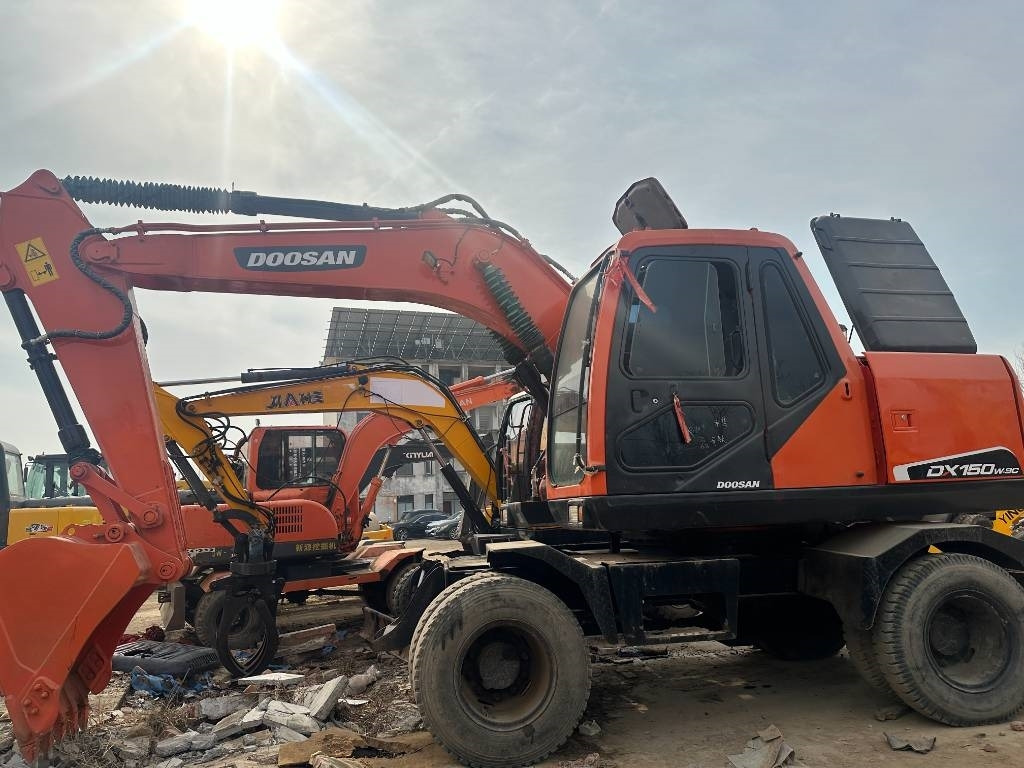 Doosan DX 150W -9 - Wheel excavator: picture 3 Doosan DX 150W -9 - Wheel excavator: picture 3