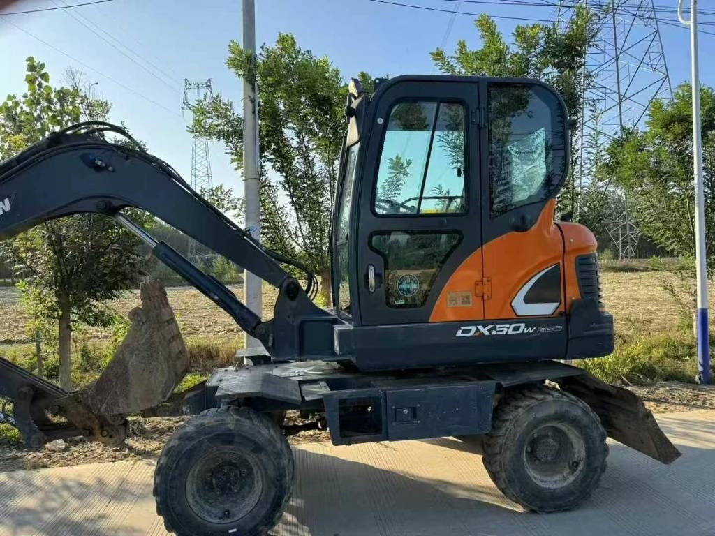 Doosan DX60W - Wheel excavator: picture 1 Doosan DX60W - Wheel excavator: picture 1