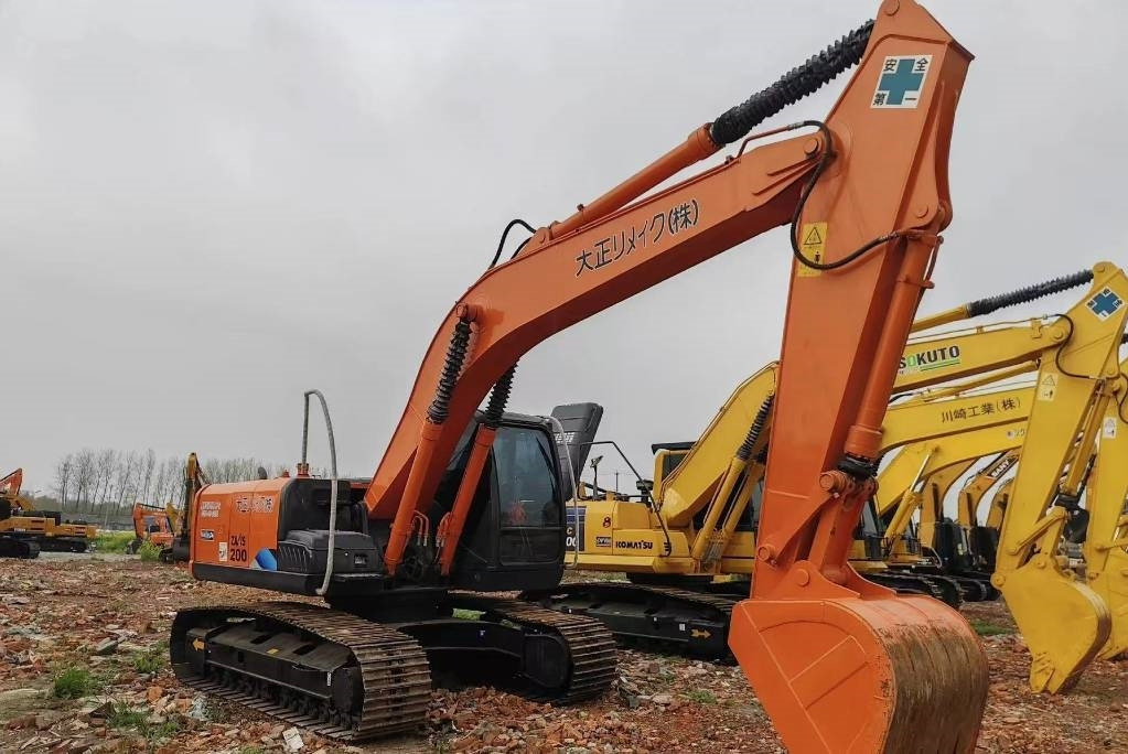 Hitachi 200 - Crawler excavator: picture 3 Hitachi 200 - Crawler excavator: picture 3