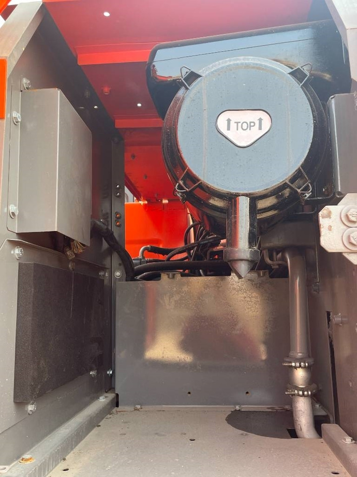 Hitachi 210LC - Crawler excavator: picture 2 Hitachi 210LC - Crawler excavator: picture 2