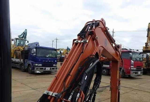 Hitachi 30 - Mini excavator: picture 2 Hitachi 30 - Mini excavator: picture 2