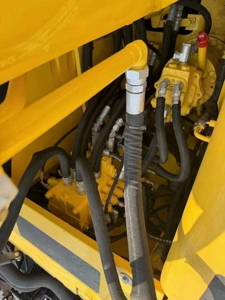 Crawler excavator Komatsu PC 130: picture 6