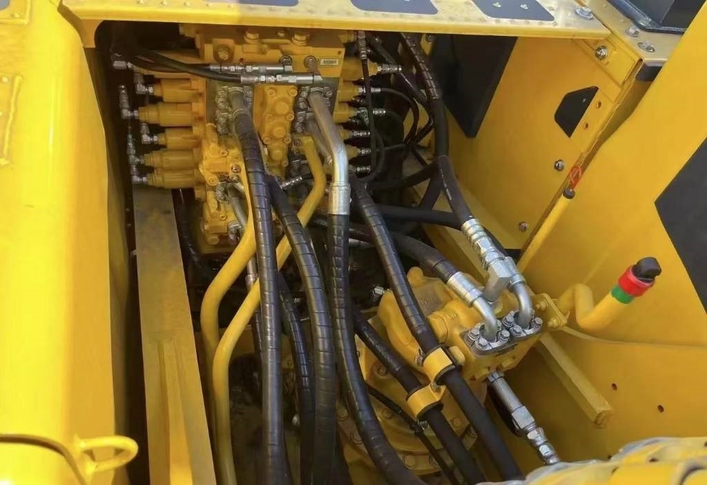 Komatsu PC 200-8 - Crawler excavator: picture 3 Komatsu PC 200-8 - Crawler excavator: picture 3