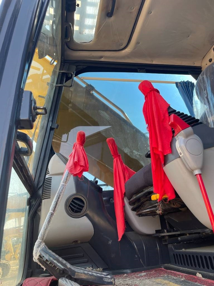 Komatsu PC 210 - Crawler excavator: picture 3 Komatsu PC 210 - Crawler excavator: picture 3