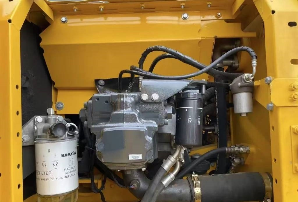 Komatsu PC 240 - Crawler excavator: picture 4 Komatsu PC 240 - Crawler excavator: picture 4