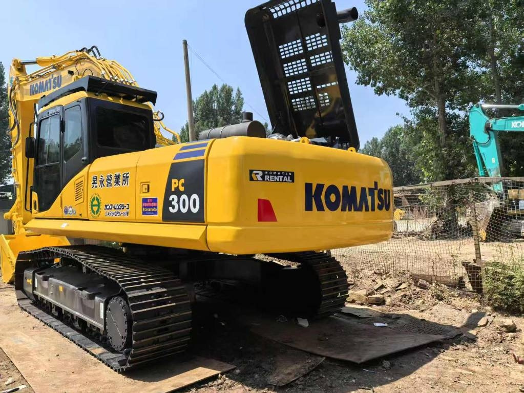 Komatsu PC 300 - Crawler excavator: picture 1 Komatsu PC 300 - Crawler excavator: picture 1