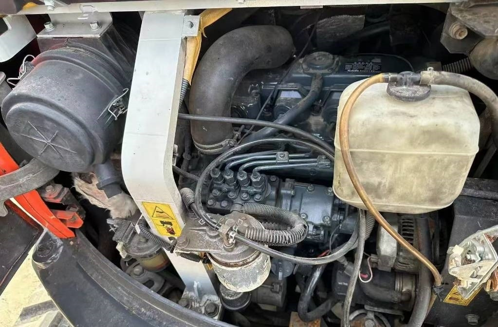 Crawler excavator Kubota 163: picture 6