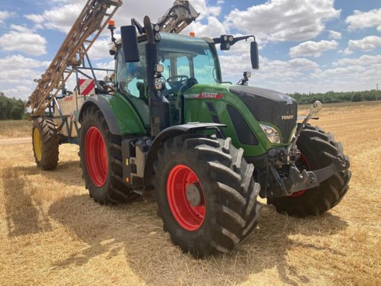 Fendt 718 PROFI PLUS - Farm tractor: picture 1 Fendt 718 PROFI PLUS - Farm tractor: picture 1