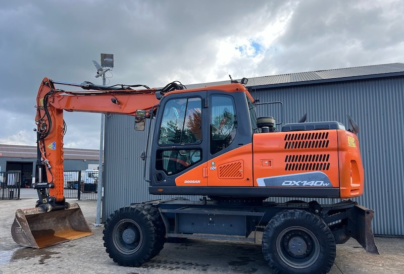 Wheel excavator Doosan DX140W-5: picture 1