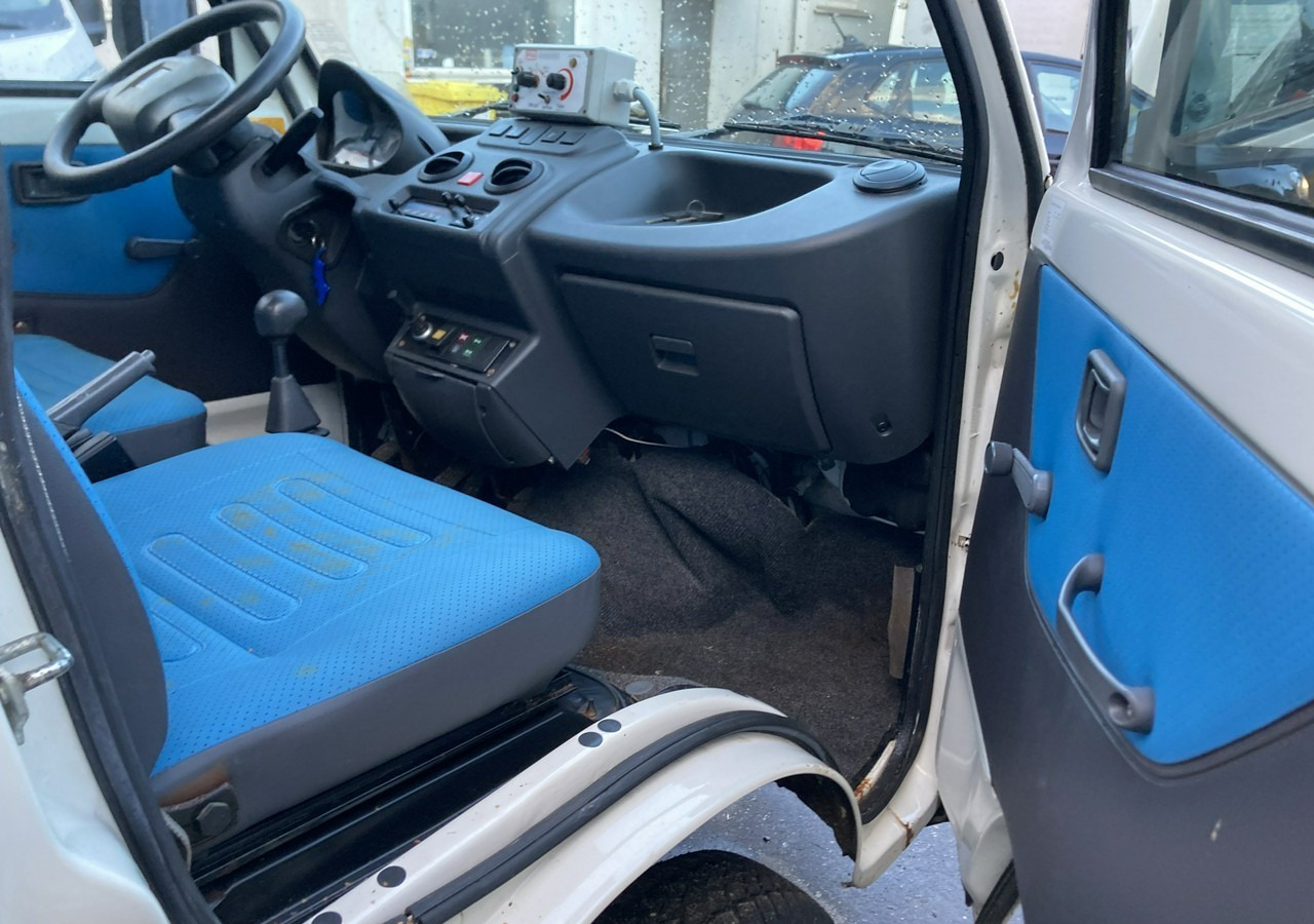 Flatbed van Inna Inny PFAU Piaggio Porter 4X4 Skrzynia odśnieżarka Pług 5655km 2012: picture 10 Flatbed van Inna Inny PFAU Piaggio Porter 4X4 Skrzynia odśnieżarka Pług 5655km 2012: picture 10