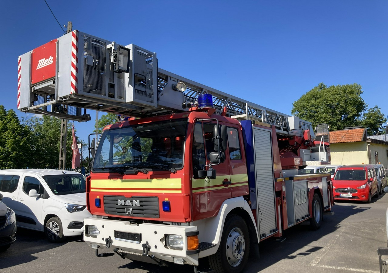 MAN L 2000 MAN 15,280 Straż pożarna drabina Strażacka zwyżka 32m Metz Model 20 - Fire truck: picture 2 MAN L 2000 MAN 15,280 Straż pożarna drabina Strażacka zwyżka 32m Metz Model 20 - Fire truck: picture 2