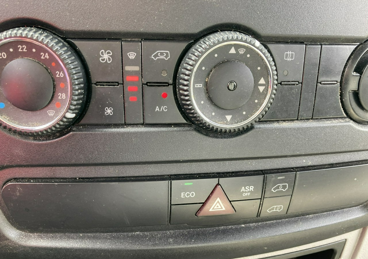 Vending truck Mercedes-Benz Sprinter Autosklep pieczywa sklep Bar Gastronomiczny Food Truck Foodtruck 201: picture 13 Vending truck Mercedes-Benz Sprinter Autosklep pieczywa sklep Bar Gastronomiczny Food Truck Foodtruck 201: picture 13