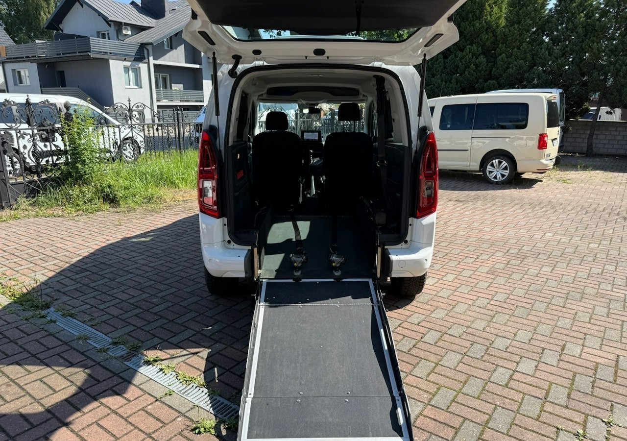 Opel Combo IV Opel Combo Life Niepełnosprawnych inwalida Rampa 32105 km Model 2022 - Car: picture 2 Opel Combo IV Opel Combo Life Niepełnosprawnych inwalida Rampa 32105 km Model 2022 - Car: picture 2