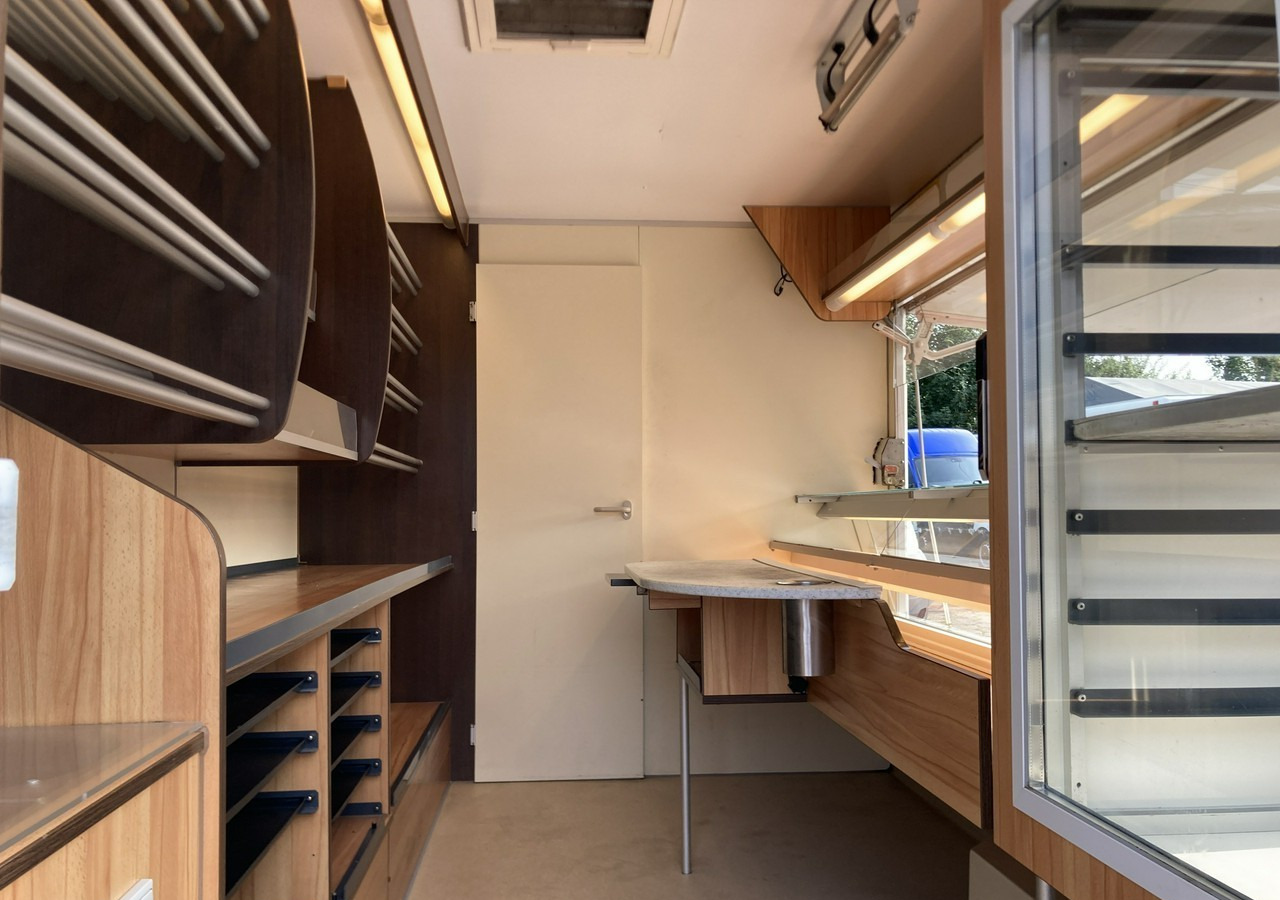 Renault Master Autosklep pieczywa Gastronomiczny Food Truck Foodtruck sklep BORCO20 - Vending truck: picture 3 Renault Master Autosklep pieczywa Gastronomiczny Food Truck Foodtruck sklep BORCO20 - Vending truck: picture 3